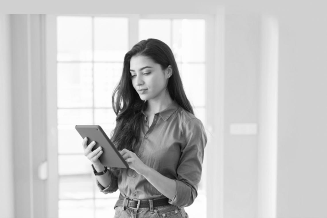 Робочий процес створення логотипу у студії